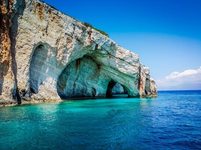 Catamaran-Cruising-the-blue-cave
