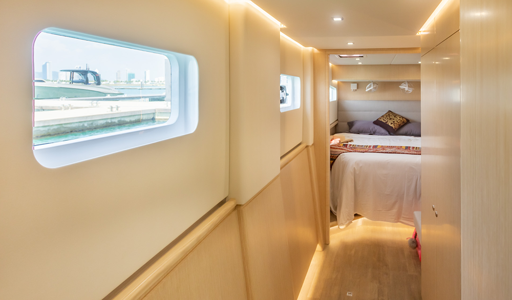 https://seawindcats.com/wp-content/uploads/2025/12/PANORAMIC_HULL_WINDOWS.png