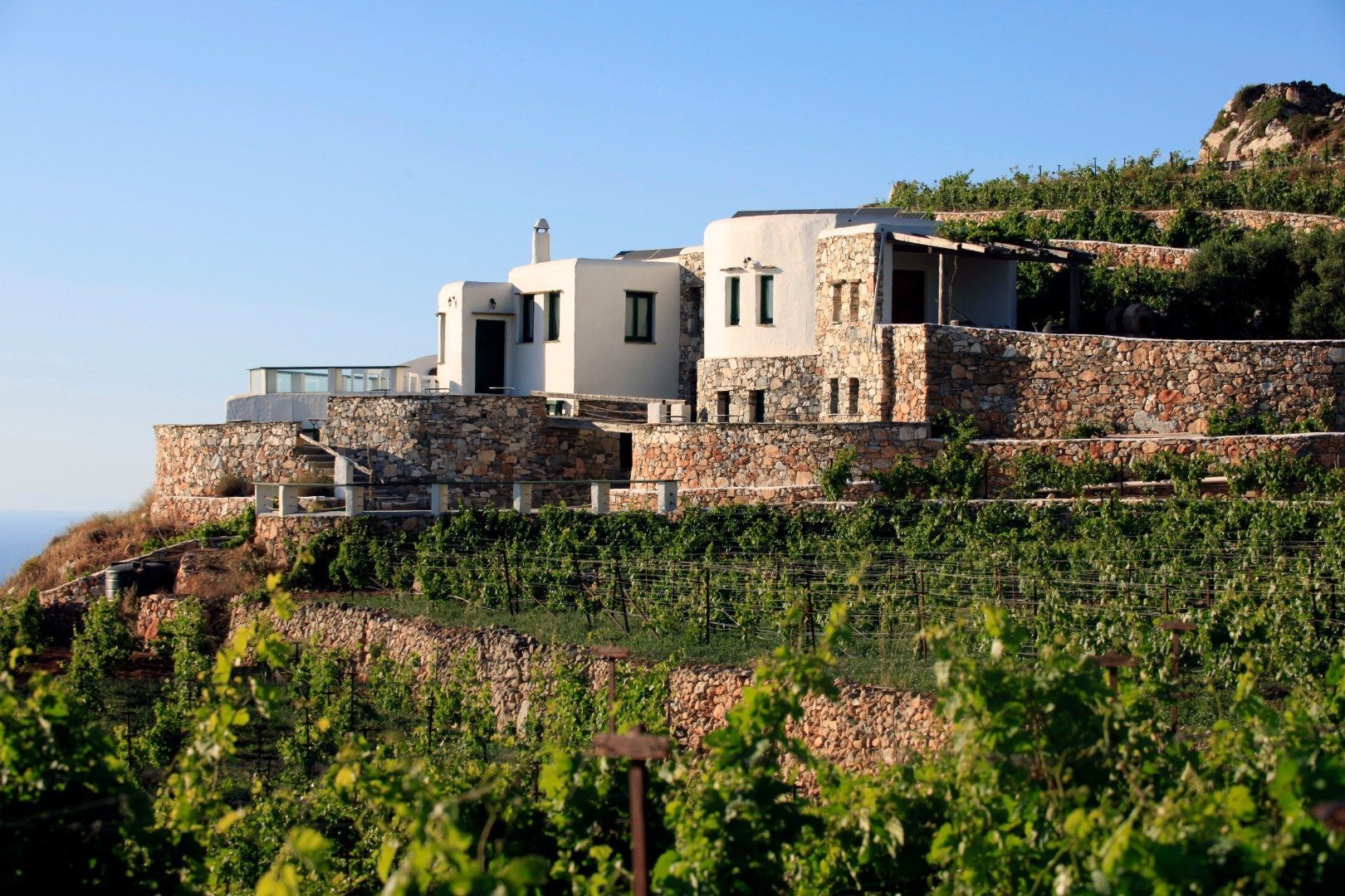 Catamaran-Cruising-The-Manalis-Winery